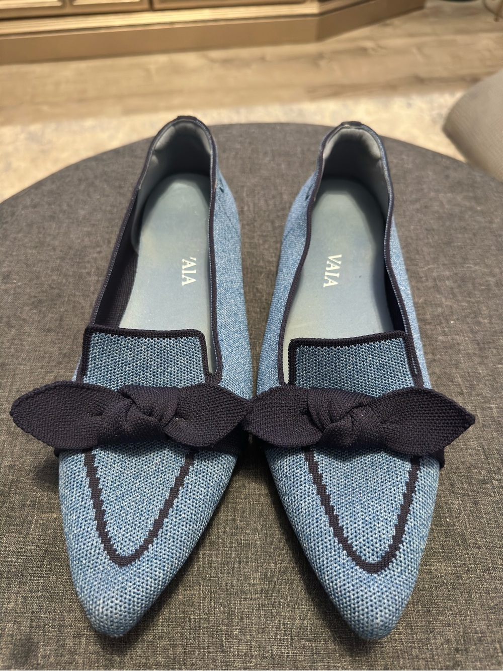 Vivaia Blue Knit Pointed-Toe Flats with Navy Bow Size 11/43